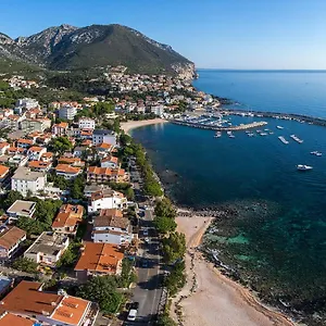 Yellowhouse , Cala Gonone Italia